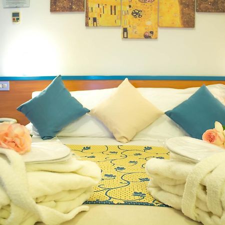 Hotel Paradise Фано Екстер'єр фото