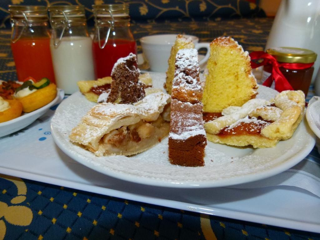 Hotel Paradise Фано Екстер'єр фото