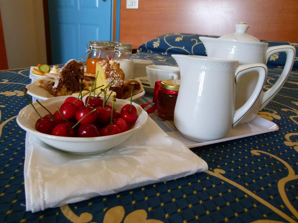Hotel Paradise Фано Екстер'єр фото