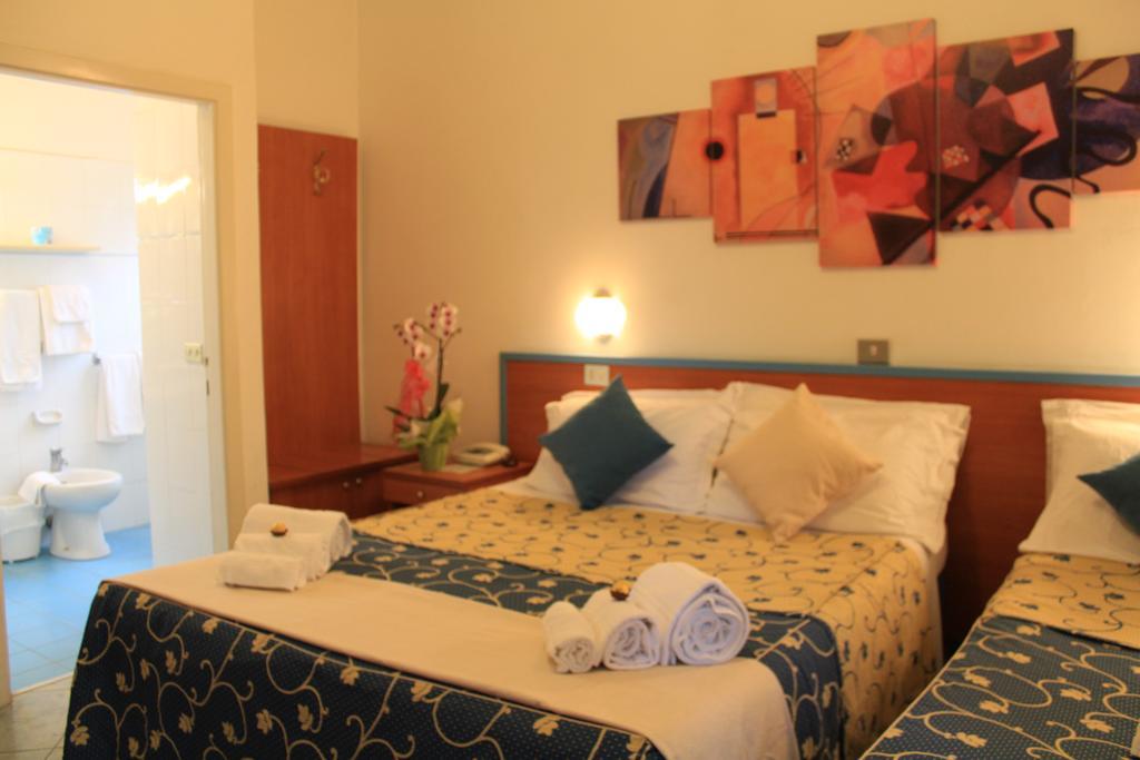 Hotel Paradise Фано Екстер'єр фото