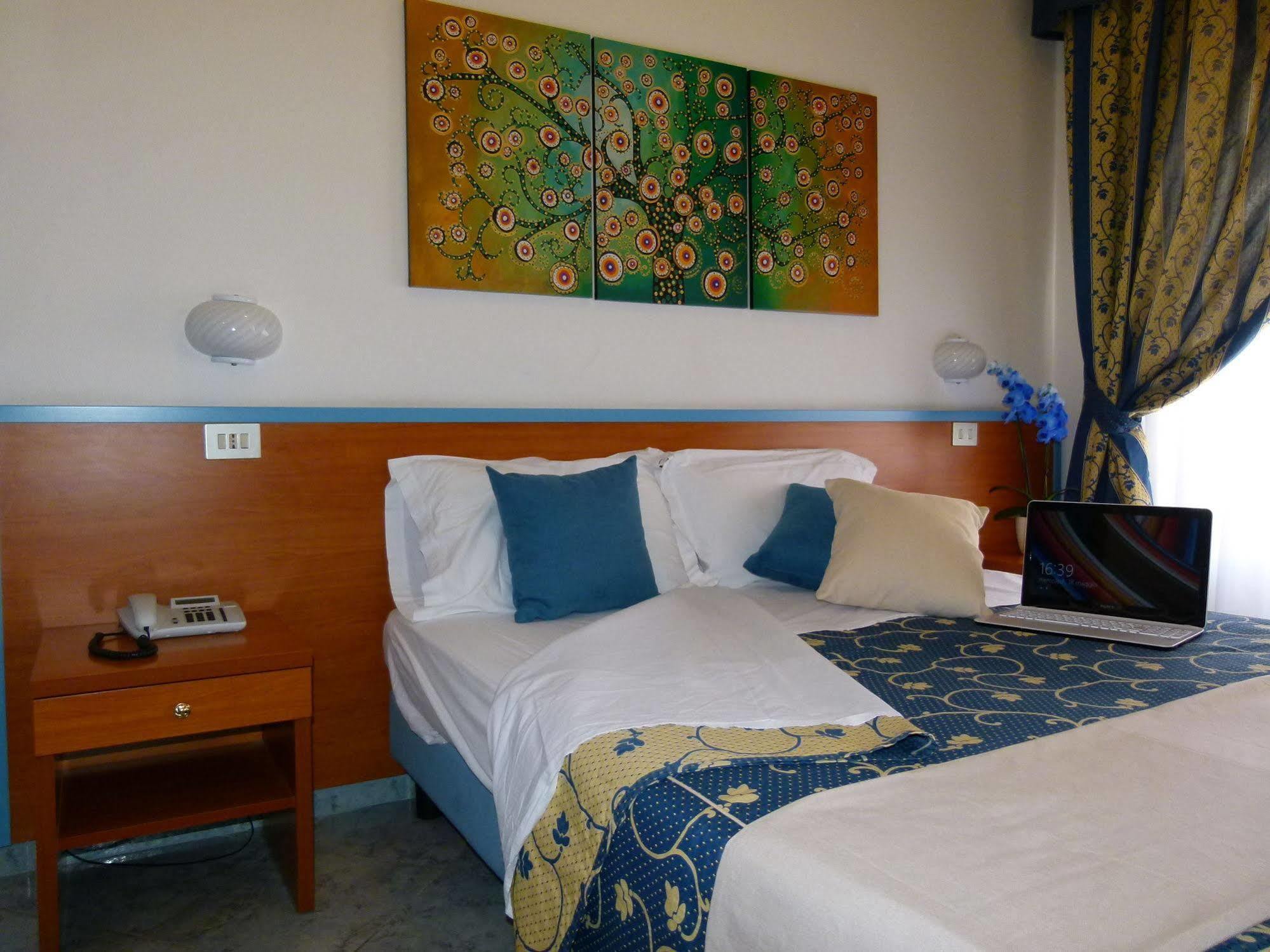 Hotel Paradise Фано Екстер'єр фото